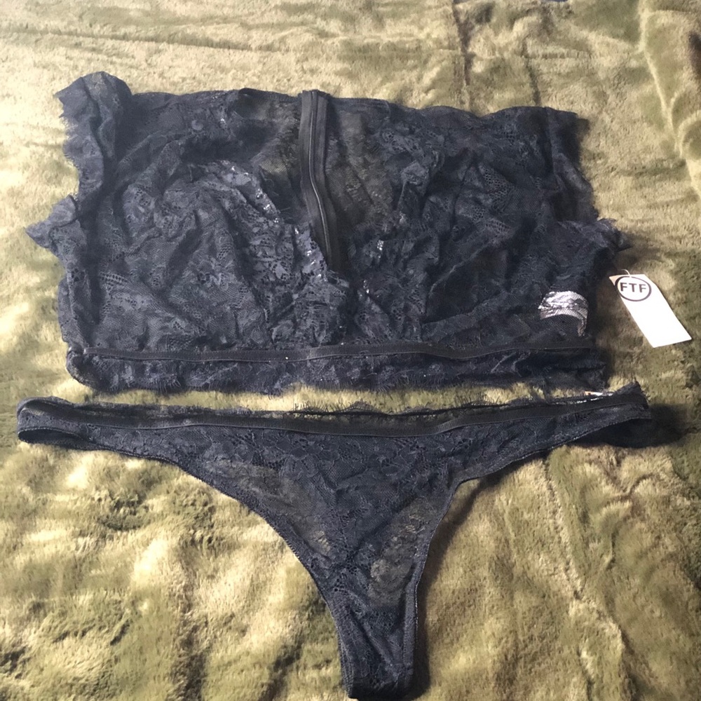 Fashion to figure lingerie set